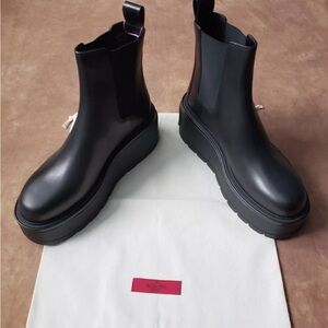 Eu 40 Valentino Platform Leather Ankle Boot in Black